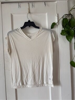 Pro Player Cream V-Neck Shirt with Printed Logo